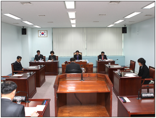 제220회 강릉시의회 제2차 정례회 제2차 의회운영위원회(2011.12.21) 대표이미지