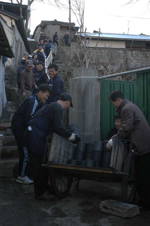 사랑의 연탄나르기 행사(2006.12.26) 대표이미지