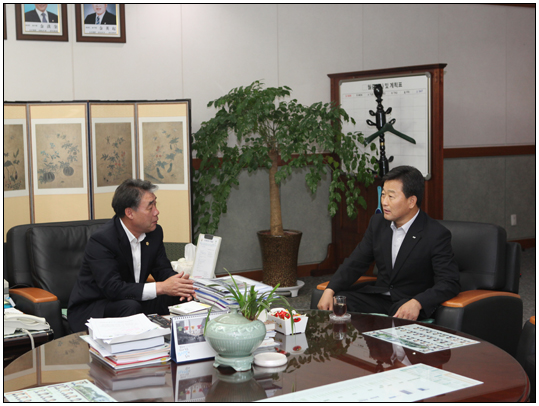 신임 강릉소방서장 의장 접견(2013.07.03) 대표이미지