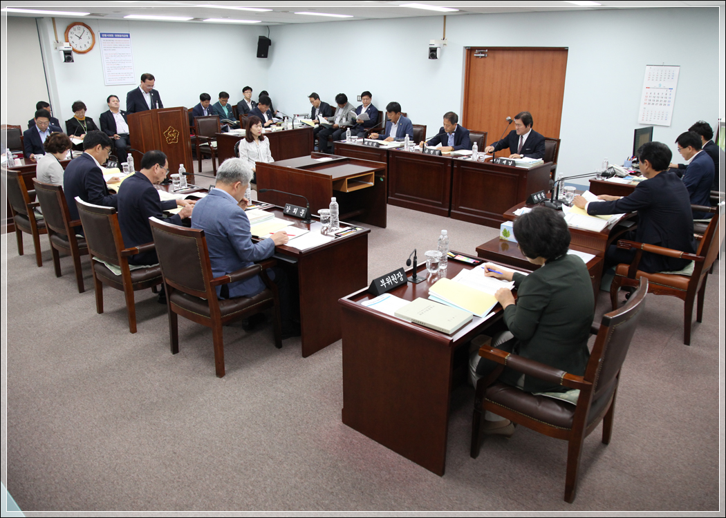 제261회 강릉시의회 임시회 내무복지위원회 -제2회 추가경정예산안(2017.09.12.) 대표이미지