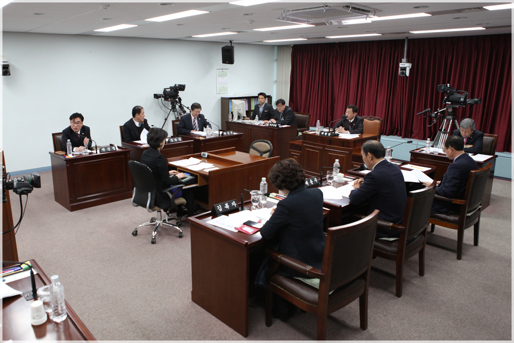 제250회 강릉시의회 임시회 산업건설위원회 -조례안 심사(2016.01.28) 대표이미지