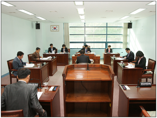 제219회 강릉시의회 임시회 제1차 의회운영위원회(2011.10.26) 대표이미지