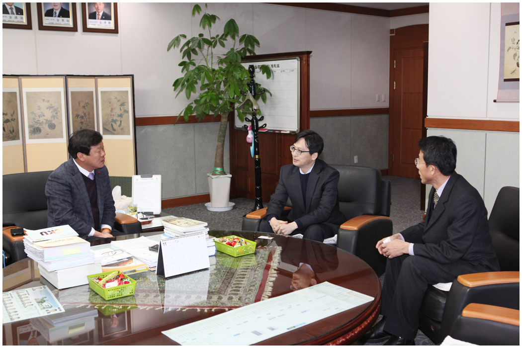 천성민 한국자산관리공사 강원지역본부장 접견(2014.12.16) 대표이미지