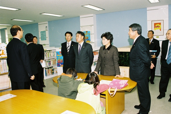 내무복지위 시립도서관 방문(2006.11.29) 대표이미지