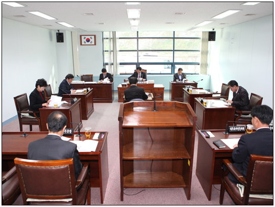 제233회 강릉시의회 제2차 정례회 제1차 운영위원회(2013.12.03) 대표이미지