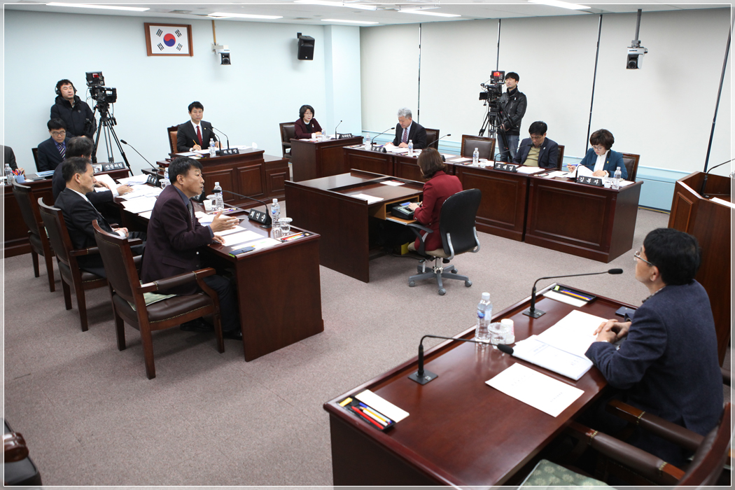 제258회 강릉시의회 임시회 내무복지위원회(2017.03.14.) 대표이미지