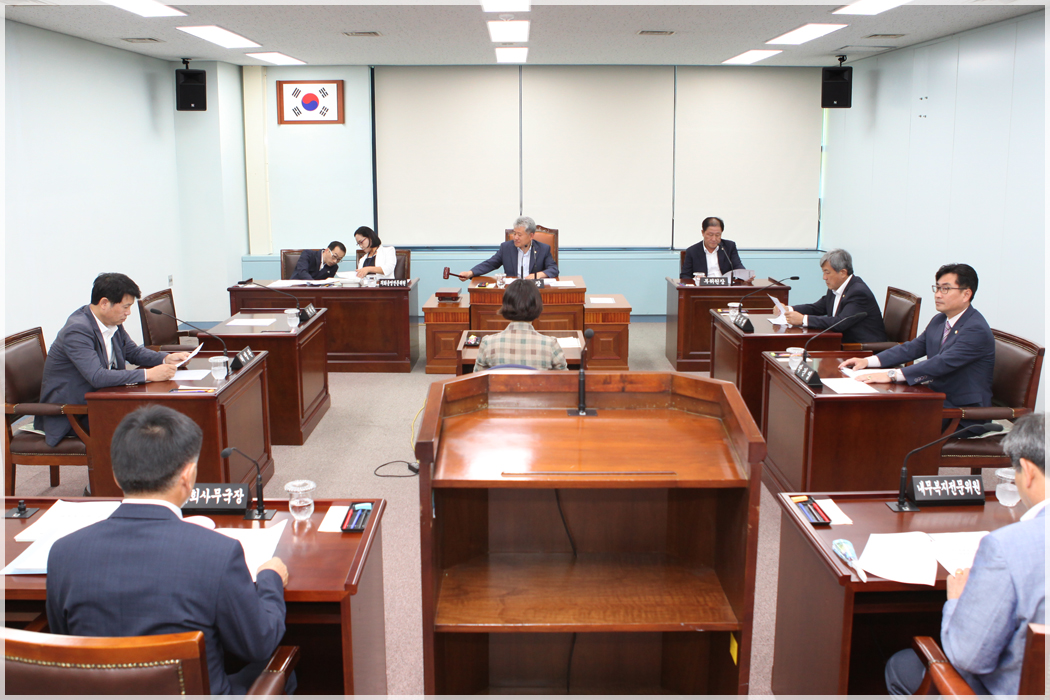 제247회 강릉시의회 임시회 제1차 운영위원회(2015.09.15) 대표이미지