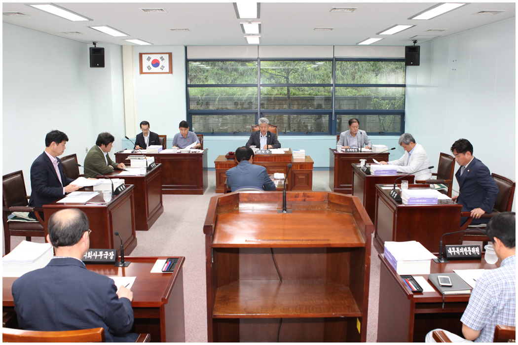 제239회 강릉시의회 임시회 폐회중 제1차 운영위원회(2014.08.21) 대표이미지