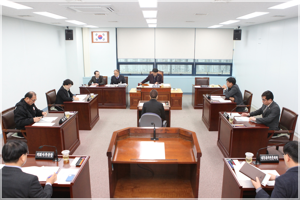 제256회 강릉시의회 제2차 정례회 폐회중 제1차 의회운영위원회(2017.01.09.) 대표이미지