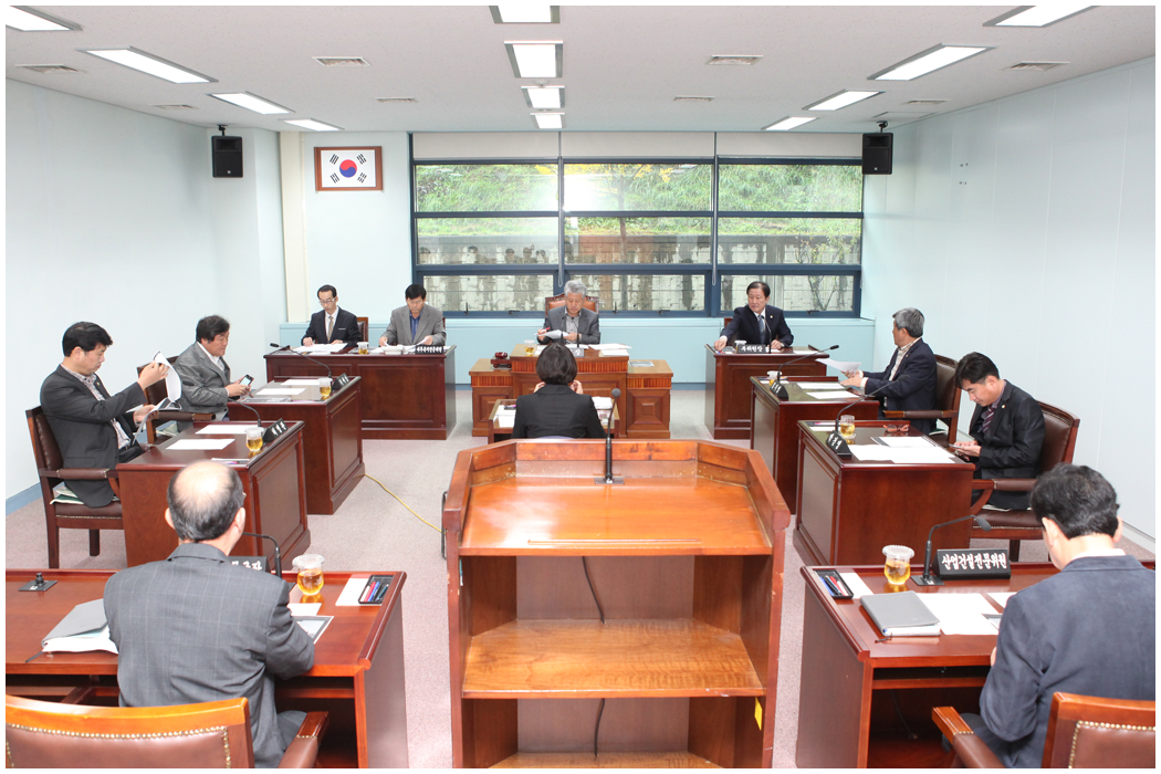 제240회 강릉시의회 제1차 정례회 폐회중 제1차 의회운영위원회(2014.10.20) 대표이미지