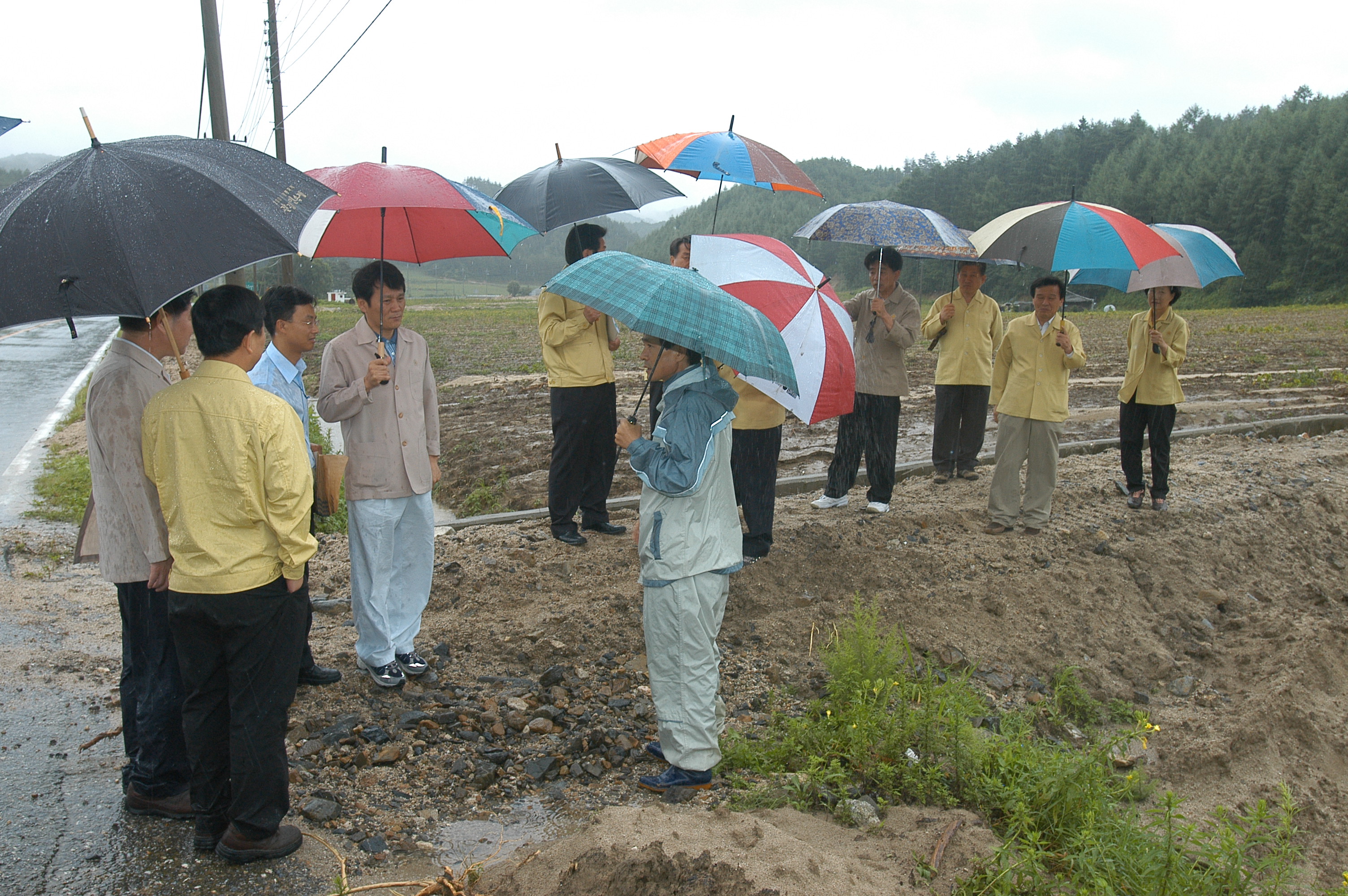 산업건설위원회 왕산 수해지역 현장 확인(2006.7.28) 이미지(1)