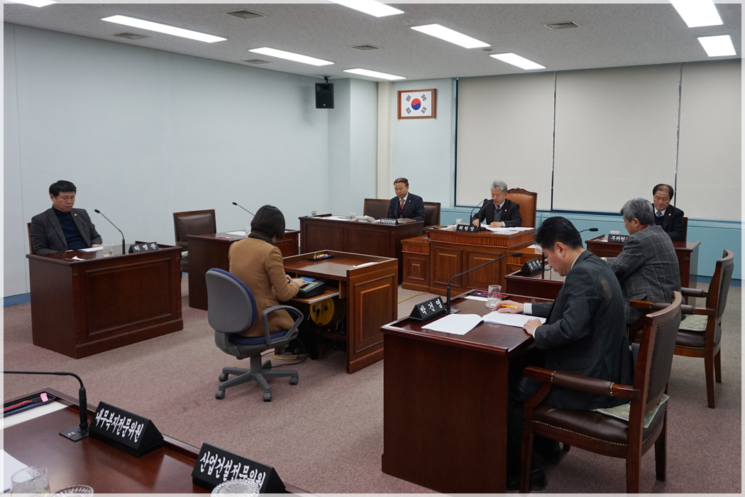 제249회 강릉시의회 제2차 정례회 폐회중 운영위원회(2016.01.20) 대표이미지