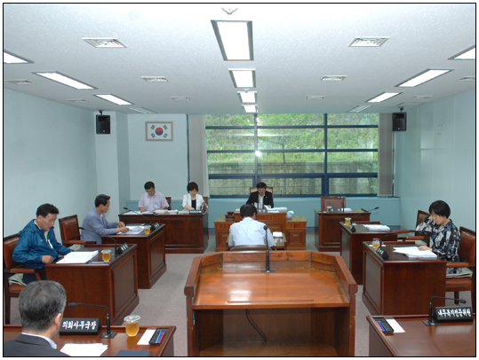 제216회 강릉시의회 임시회 폐회중 운영위원회(2011.06.30) 대표이미지