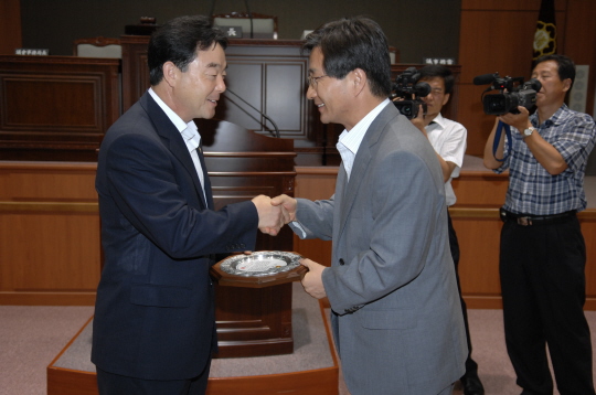 심영섭 전반기의장 감사패 전달식(2008.7.14) 대표이미지