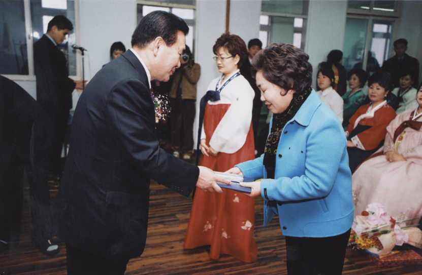 2005 강릉인문중·고등학교 졸업식 참석(2) 대표이미지