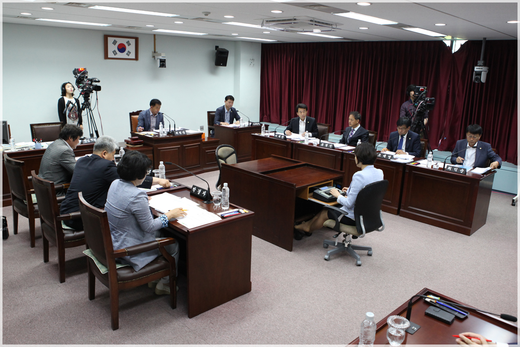 제245회 강릉시의회 임시회 내무복지위원회(2015.05.27) 대표이미지