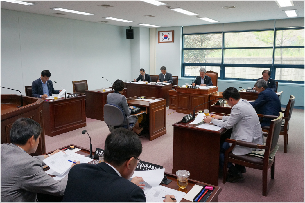 제244회 강릉시의회 임시회 폐회중 운영위원회(2015.05.18) 대표이미지
