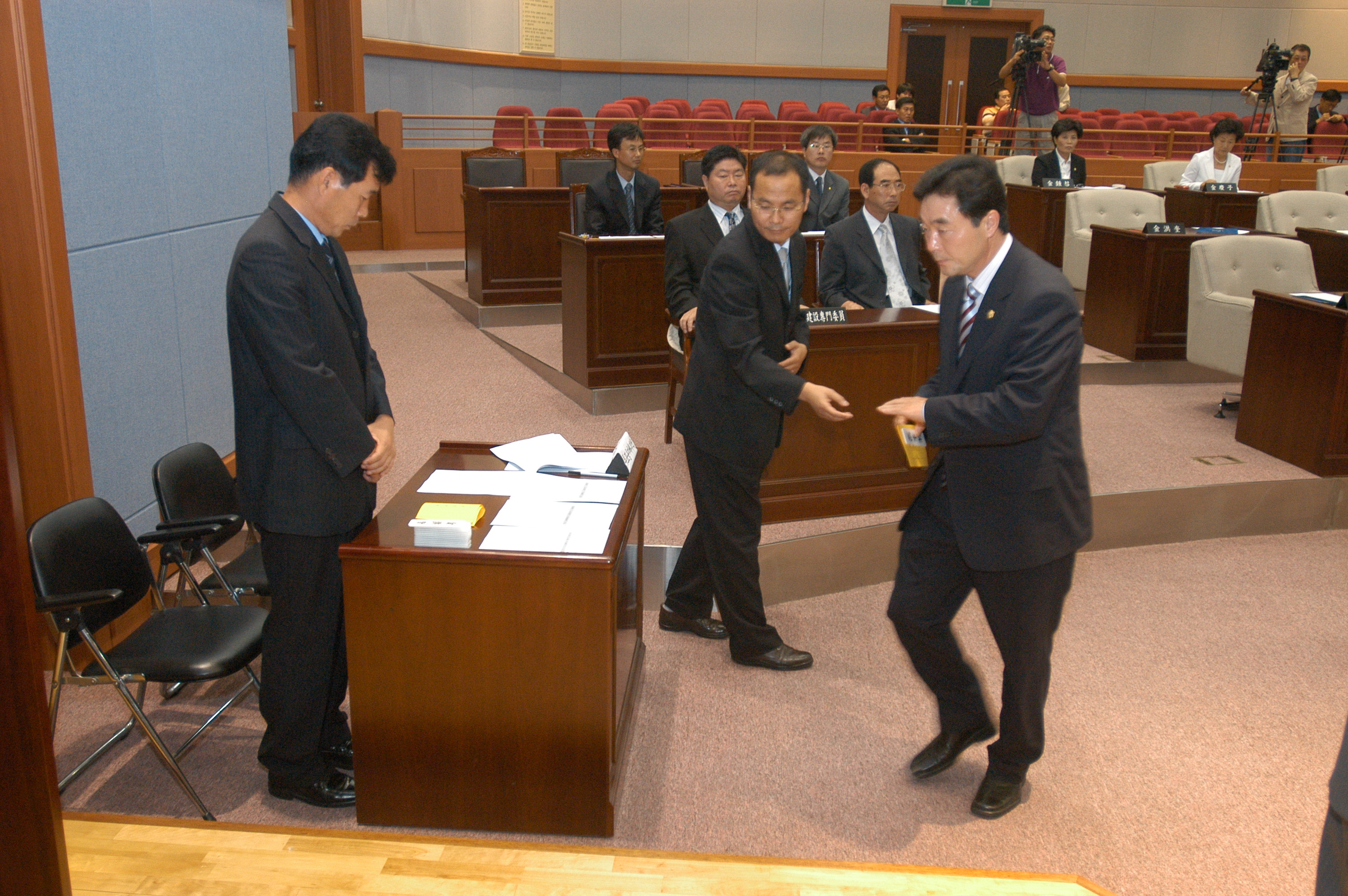 제180회 강릉시의회 임시회 개최(2006.7.6-7) 대표이미지