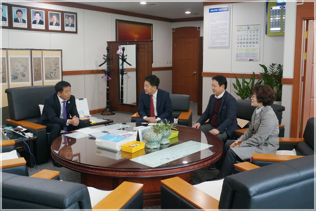 강릉원주대학교 총동문회장 접견(2017.03.22.) 대표이미지
