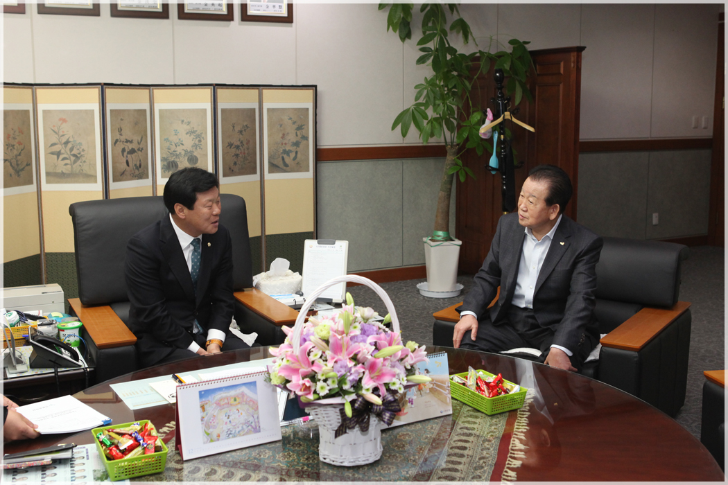최돈설 강릉문화원장 접견(2015.11.23) 대표이미지