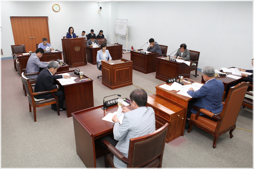 제246회 강릉시의회 제1차 정례회 폐회중 제1차 의회운영위원회(2015.09.08) 대표이미지