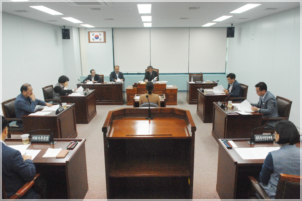 제254회 강릉시의회 임시회 폐회중 운영위원회(2016.10.17) 대표이미지