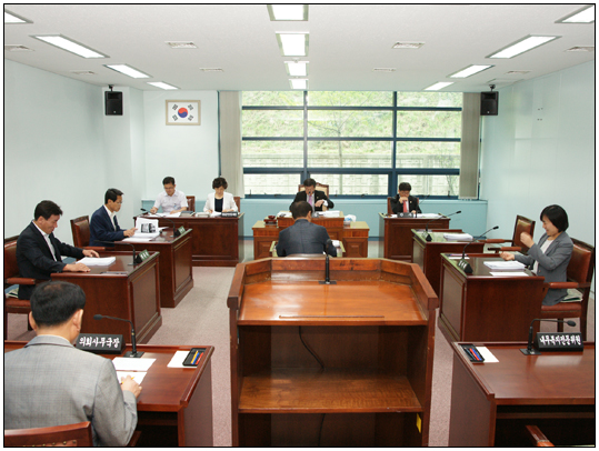 제217회 강릉시의회 폐회중 운영위원회(2011.09.09) 대표이미지