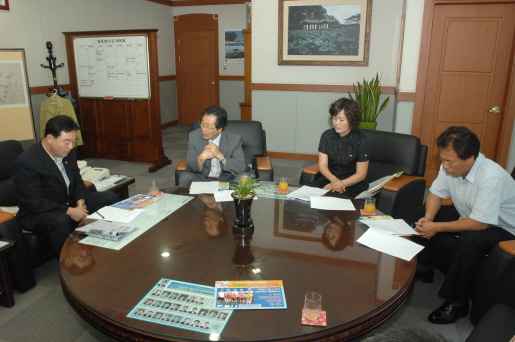 소강배우승 주문진정보공고 테니스부 의장 방문(2007.8.24) 대표이미지