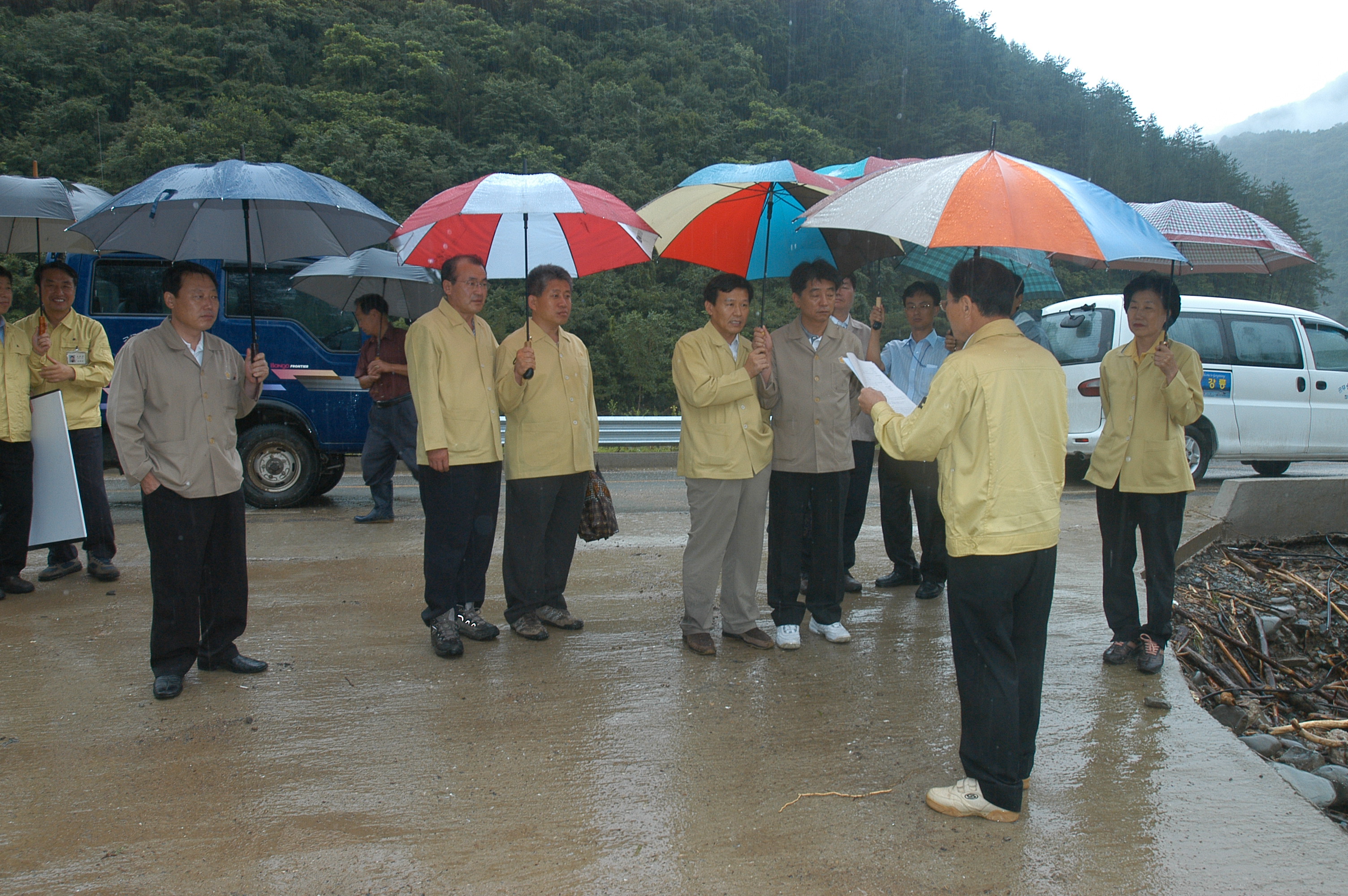 산업건설위원회 왕산 수해지역 현장 확인(2006.7.28) 대표이미지