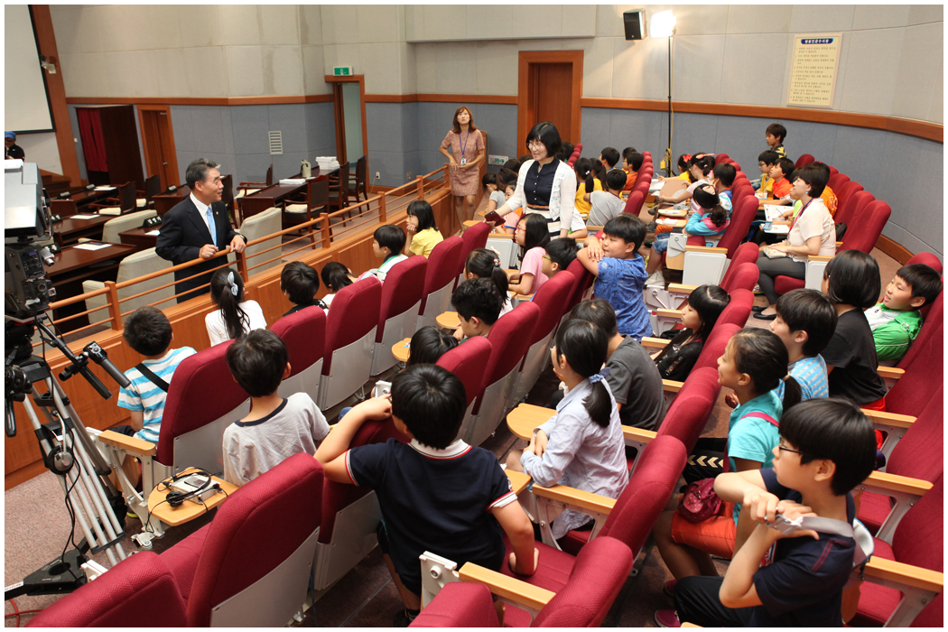한솔초등학교 4학년 의회견학(2014.06.19) 대표이미지