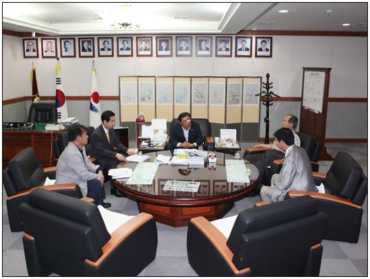 오명준 주문진중학교 교장 접견(2012.06.12) 대표이미지