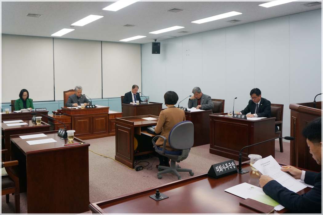 제248회 강릉시의회 임시회 폐회중 운영위원회(2015.11.18) 대표이미지