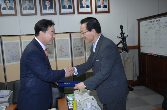 강릉시의회 입법.법률고문 위촉장 수여(2008.7.1) 대표이미지