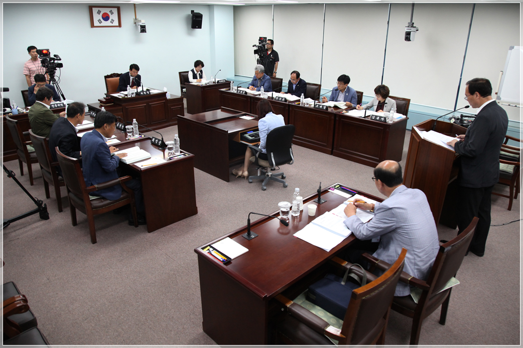 제260회 강릉시의회 제1차 정례회 내무복지위원회-행정사무감사(2017.06.21.) 대표이미지