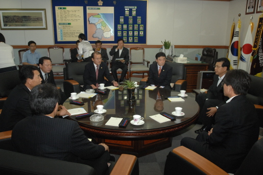 김진선 강원도지사 강릉시의회 방문(2007.8.29) 대표이미지