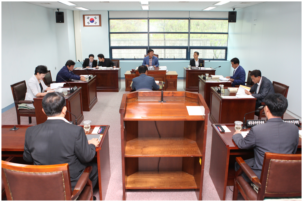 제236회 강릉시의회 임시회 폐회중 제1차 운영위원회(2014.06.11) 대표이미지