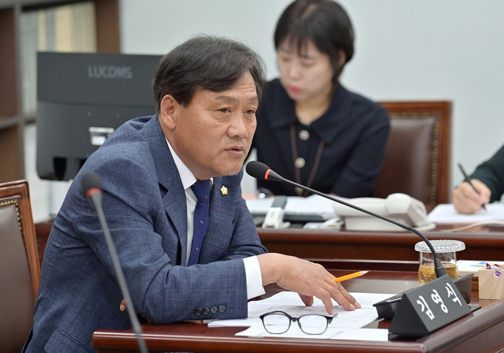 6월10일 제323회 강릉시의회 정례회 제1차 의회운영위원회 이미지(5)