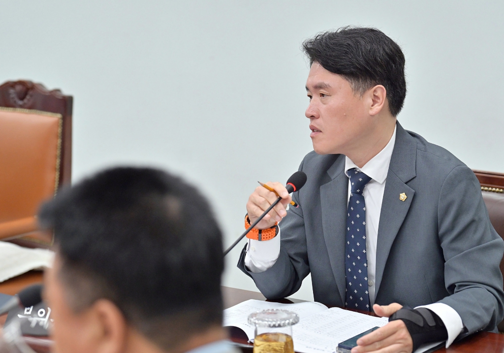 6월10일 제323회 강릉시의회 정례회 제1차 의회운영위원회 이미지(12)