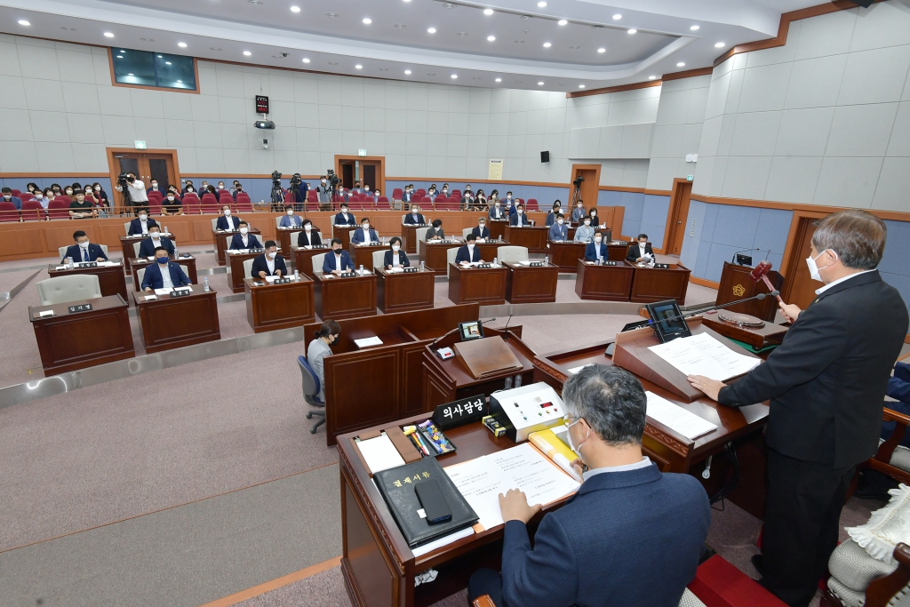 8월12일 제302회 강릉시의회 임시회 제2차 본회의 이미지(1)