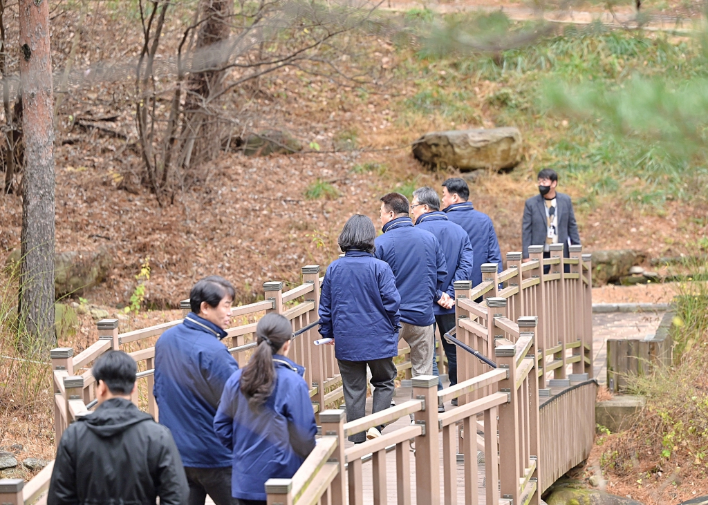 11월29일 제305회 강릉시의회 제2차 정례회 산업위원회 현장방문 이미지(37)