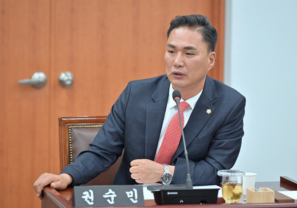 6월10일 제323회 강릉시의회 정례회 제1차 의회운영위원회 이미지(11)