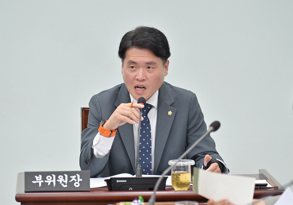 6월10일 제323회 강릉시의회 정례회 제1차 의회운영위원회 이미지(13)