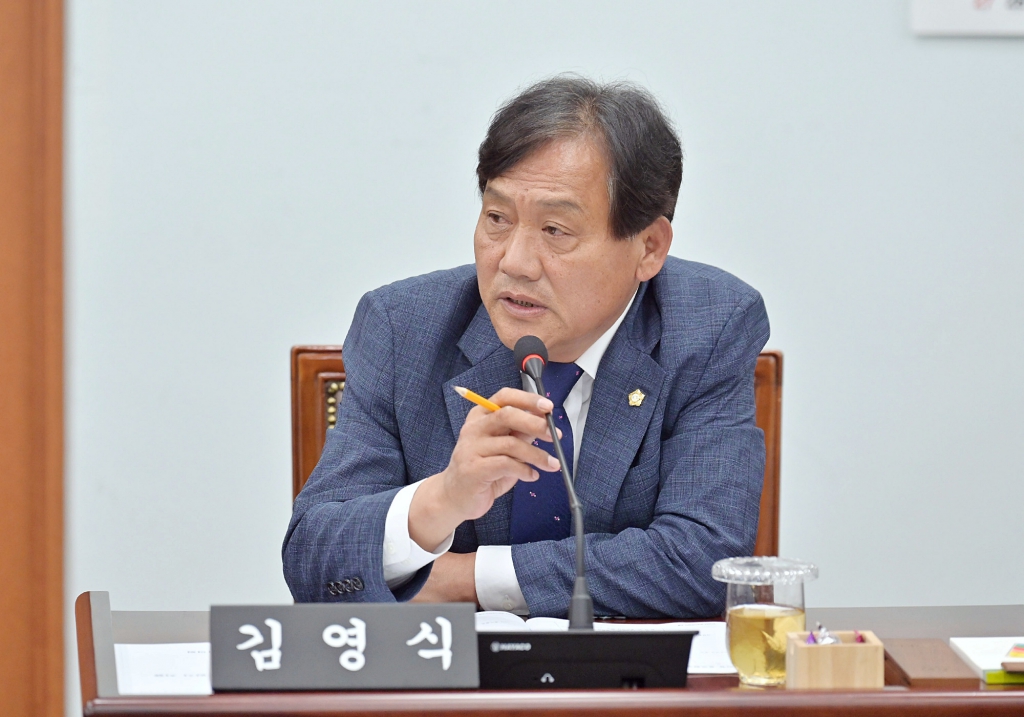 6월10일 제323회 강릉시의회 정례회 제1차 의회운영위원회 이미지(4)