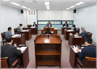 (2018.07.13.) 제267회 강릉시의회 임시회 폐회중 제1차 의회운영위원회 대표이미지