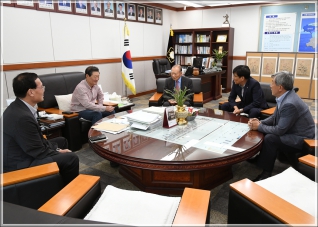 (2019.09.04.) 국제영화제 조직위원장 접견 대표이미지