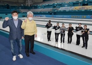3월25일 강릉시청 여자컬링팀 격려 대표이미지