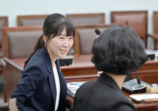 6월20일 제323회 강릉시의회 정례회 산업위원회 제2일차 행정사무감사 대표이미지
