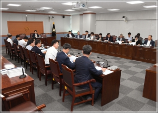 (2019.08.19.) 제277회 강릉시의회 임시회 전체의원간담회 대표이미지