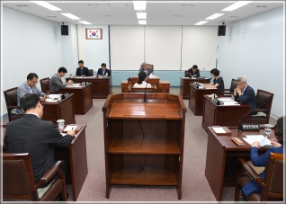 (2019.08.12.) 제276회 강릉시의회 제1차 정례회 폐회중 제1차 의회운영위원회 대표이미지