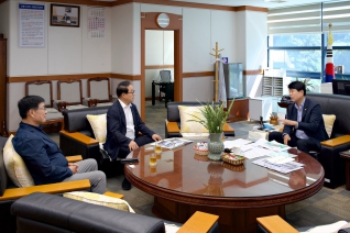 9월8일 접견(강원특별자치도 한중우호협회 회장) 대표이미지